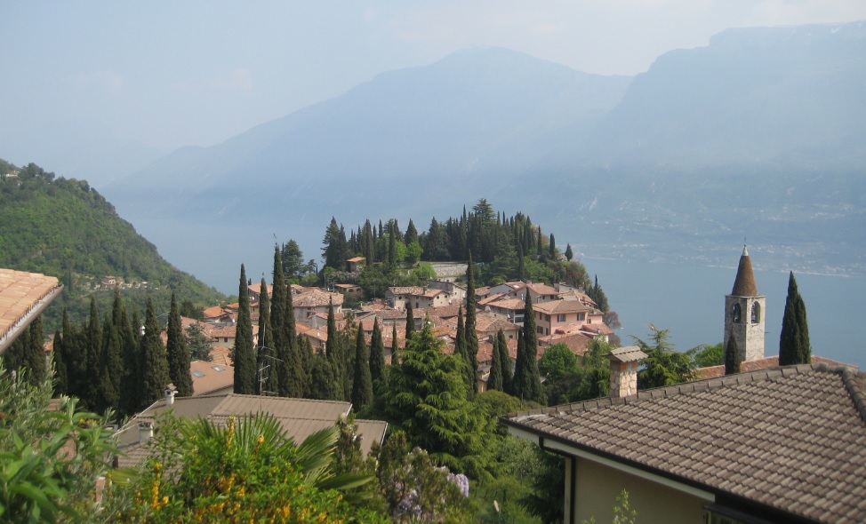 Blick auf Tremosine (Gardasee) Blick auf Tremosine (Gardasee)